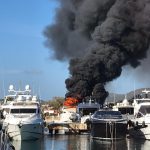 Arde un yate en Puerto Portals