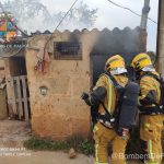 Fuego en un cuadro de contadores de la carretera de Sineu