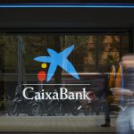 CaixaBank adelanta el pago de las pensiones y activa un plan para evitar colas en las oficinas