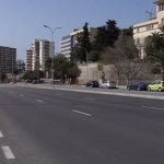 Pocos vehículos circulando y colas ordenadas en el quinto día de confinamiento en Palma