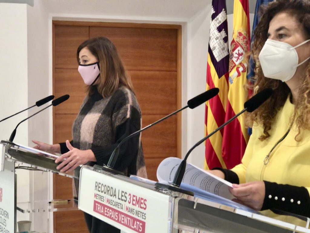Pilar Costa y Francina Armengol