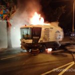 Un camión barredora de Emaya se incendia en Palma