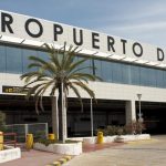 Un avión averiado en la pista paraliza durante horas el aeropuerto de Ibiza