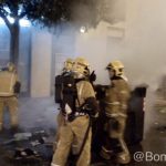 Un incendio presuntamente intencionado quema tres contenedores en Ciutadella