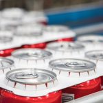 Coca-Cola introduce en España un nuevo embalaje de cartón reciclable para latas