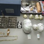 Detenido por amenazar a sus vecinos y encuentran más de 2 kilos de cocaína en su casa