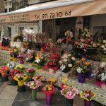 Floristas de La Rambla: "La tradición de comprar flores por Todos los Santos se está perdiendo"
