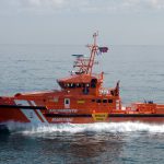Salvamento Marítimo ha rescatado a dos personas de un embarcación volcada en Cap des Falcó