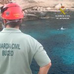 La Guardia Civil rescata a un buceador al borde del ahogamiento en Cala Màrmols