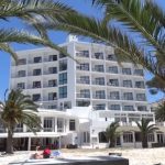 En Menorca queda menos de un 10 por ciento de la planta hotelera abierta