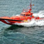 Rescatados siete tripulantes de una embarcación de alquiler volcada cerca de cabo Menorca