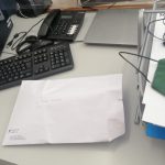 VOX denuncia haber encontrado un sobre con basura en su despacho del Consell de Mallorca