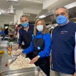 Tapalma y CaixaBank cocinan para 250 personas del comedor social Zaqueo