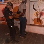 La Policía sorprende a un hombre vendiendo drogas en el Arenal