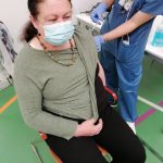 La consellera Mae de la Concha recibe la vacuna de AstraZeneca contra la COVID-19
