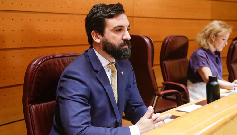 El senador de VOX Jacobo González-Robatto