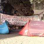 Alberto Jareño se ofrece a ayudar a la mujer acampada en la plaza de Cort