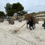 El Ajuntament d'Alcúdia inicia el montaje de los servicios de playa del municipio