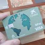 CaixaBank sustituirá el plástico por materiales reciclados en la emisión de nuevas tarjetas