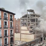 Al menos tres muertos y un desaparecido en la explosión que destruye parte de un edificio en el centro de Madrid