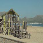 El Ajuntament recurrirá la resolución de Costas que le insta a retirar los parques infantiles y zonas de ocio del Port de Pollença