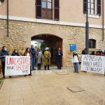 Una treintena de alumnos de la UIB se concentra para pedir la absolución de Pablo Hasél