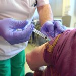 El 69,3% de la población de Baleares ya ha recibido la primera dosis de la vacuna de la COVID