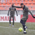 El Atlético de Madrid se ejercita bajo la nieve tras fracasar en la Copa