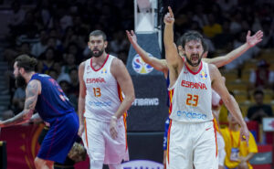 España gana a Serbia