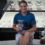 Rafa Nadal deposita los trofeos de Roma y Barcelona en el Rafa Nadal Museum