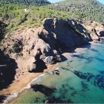 Dos heridos por desprendimientos de rocas en s'Aigua Blanca de Ibiza