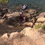 Trasladan por mar a un ciclista accidentado en una zona de rocas en la costa de Santa Eulària