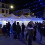 Ambiente festivo y familiar en el Mercadillo de Navidad de Alcúdia