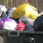 La basura sigue acumulándose en algunas zonas de Mallorca pese a aplazarse la huelga