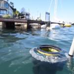 Instalan en el Puerto de Maó un dispositivo para recoger residuos del mar