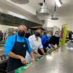 TaPalma Solidario cocina 250 raciones de garbanzos con bacalao para el comedor Zaqueo