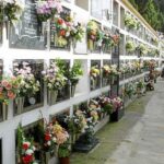 Los cementerios de Balears se llenan de flores por 'Tots Sants'