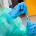 El Govern se plantea exigir una PCR negativa a los profesionales sanitarios no vacunados