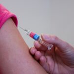 La campaña de vacunación de la gripe y la covid se avanza por temor a una alta incidencia