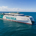 Baleària firma con CaixaBank la primera financiación sostenible del sector marítimo en España