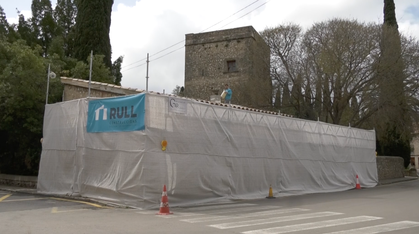 El Ayuntamiento de Pollença mejora la imagen del municipio antes del inicio de la temporada turística