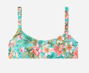top de bikini estilo adolescente con estampado de flores tropicales rosas y blancas en un fondo color aguamarina