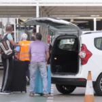 Taxistas y conductores de furgonetas coinciden: ni el Govern ni Cort han hecho nada para evitar el conflicto en Son Sant Joan