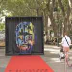El artista Lolo Garner participa en la Nit de l'Art de Palma con su escultura 'Eidolon'
