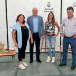 El Consell entrega dos cestas con producto local a los ganadores del concurso 'Eivissa Sabors'