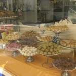 'Panellets' y 'rosaris ensucrats', los dulces típicos de Todos los Santos