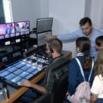 Los alumnos de San Cayetano visitan las instalaciones de fibwi Televisión Autonómica