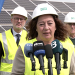 La presidenta, Francina Armengol, visita la planta solar Sa Caseta para conocer las medidas agrovoltaicas en los parques solares de Endesa