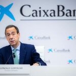 CaixaBank gana 855 millones hasta marzo, un 21,1% más, y mantiene la fortaleza de su balance con la morosidad en mínimos