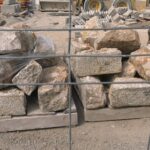 Los vecinos de Son Fortesa exigen a Cort que les devuelvan los bordillos de piedra "expoliados" de las aceras